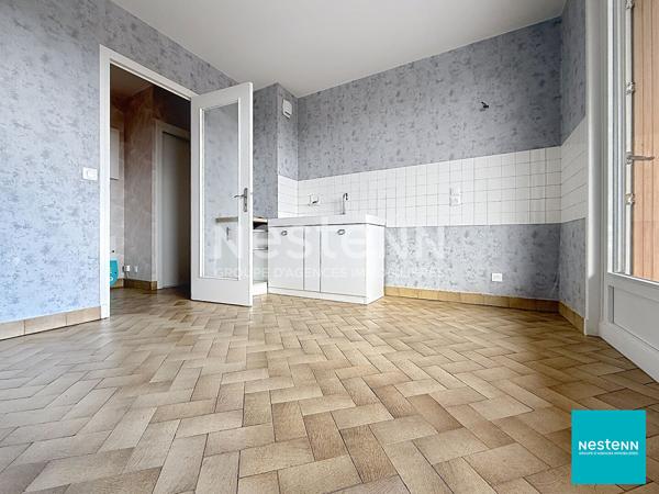 Dernier étage, 52,22 m2, balcon avec vue dégagée et garage : un cadre de vie agréable à deux pas du centre-ville de Feurs.