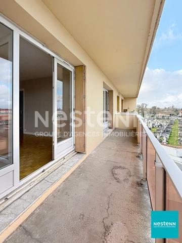 Dernier étage, 52,22 m2, balcon avec vue dégagée et garage : un cadre de vie agréable à deux pas du centre-ville de Feurs.