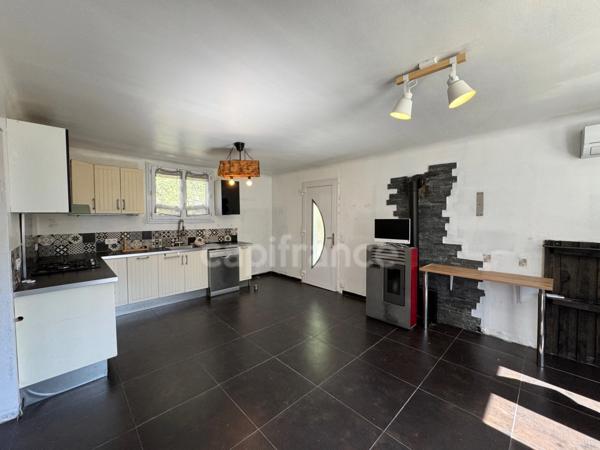 Maison avec travaux + studio indépendant 104 m2 + Garage fermée - au calme CLANS (06)