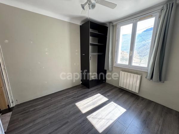 Maison avec travaux + studio indépendant 104 m2 + Garage fermée - au calme CLANS (06)