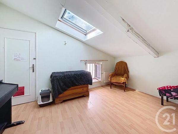 Appartement F4 à vendre  4 pièces - 60 m 2   RIOM  - 63