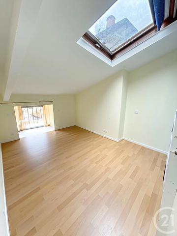 Appartement F4 à vendre  4 pièces - 60 m 2   RIOM  - 63