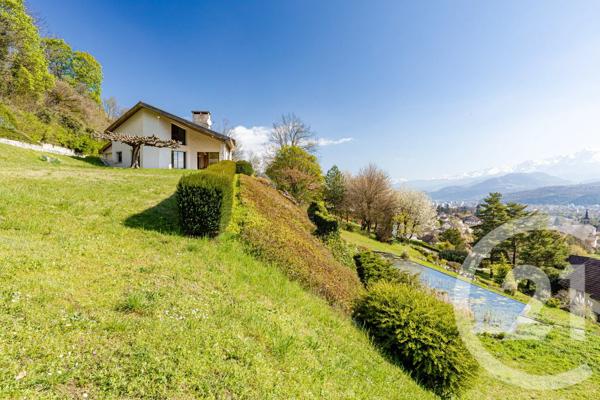 Maison à vendre  7 pièces - 253 m 2   CLAIX  - 38