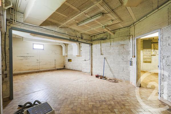 Maison à vendre  7 pièces - 253 m 2   CLAIX  - 38