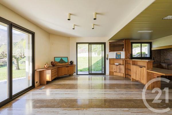 Maison à vendre  7 pièces - 253 m 2   CLAIX  - 38