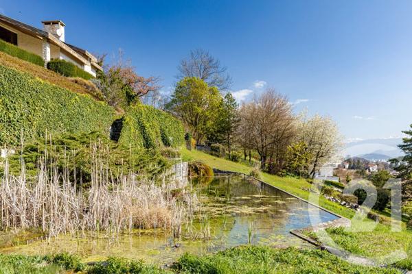 Maison à vendre  7 pièces - 253 m 2   CLAIX  - 38