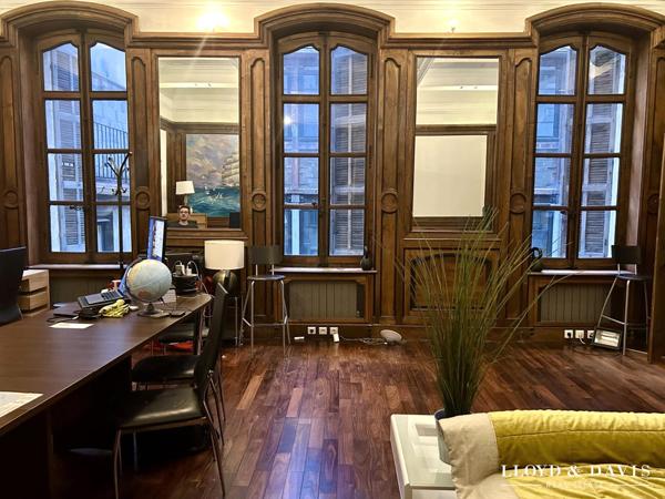 CENTRE VILLE DE MARSEILLE-PLATEAU DE 200m2 à proximité du Vieux-Port. DOUBLE DESTINATION PROFESSIONNELLE ET HABITATION