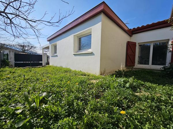ENSEMBLE IMMOBILIER MAISON & LOCAL A LARCEVEAU