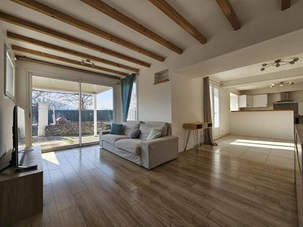 ENSEMBLE IMMOBILIER MAISON & LOCAL A LARCEVEAU