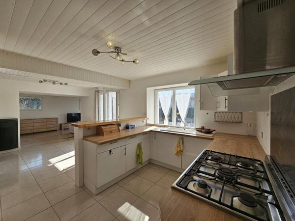 ENSEMBLE IMMOBILIER MAISON & LOCAL A LARCEVEAU