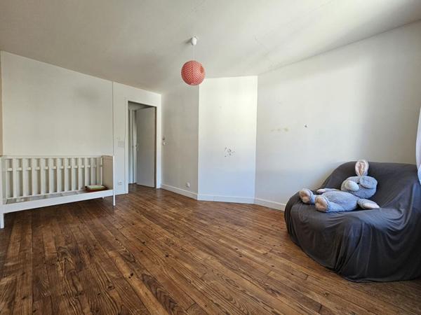 ENSEMBLE IMMOBILIER MAISON & LOCAL A LARCEVEAU