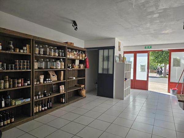 ENSEMBLE IMMOBILIER MAISON & LOCAL A LARCEVEAU
