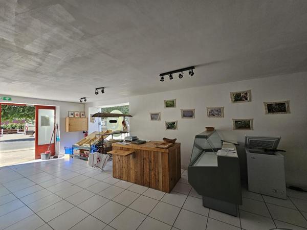 ENSEMBLE IMMOBILIER MAISON & LOCAL A LARCEVEAU