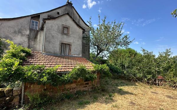 Maison à vendre    6 pièces •  Saint-Christophe-Vallon