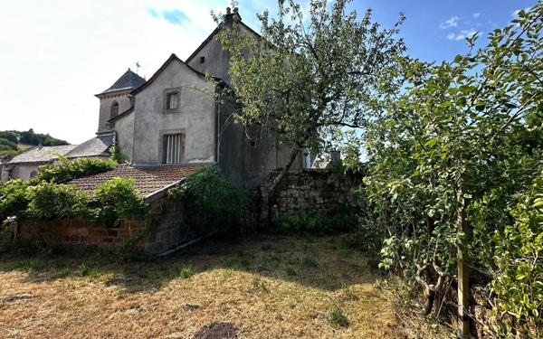 Maison à vendre    6 pièces •  Saint-Christophe-Vallon