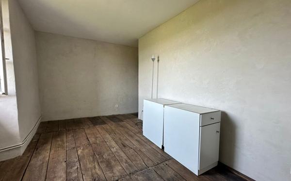 Maison à vendre    6 pièces •  Saint-Christophe-Vallon