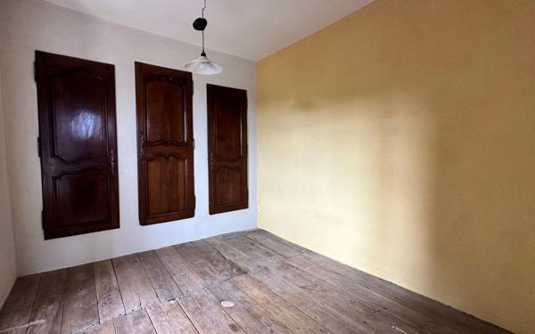 Maison à vendre    6 pièces •  Saint-Christophe-Vallon