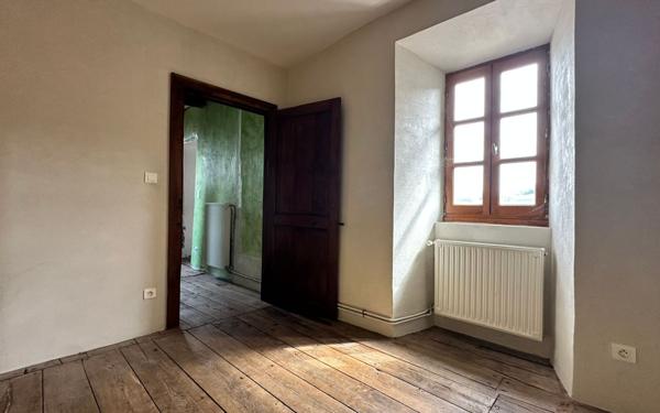 Maison à vendre    6 pièces •  Saint-Christophe-Vallon