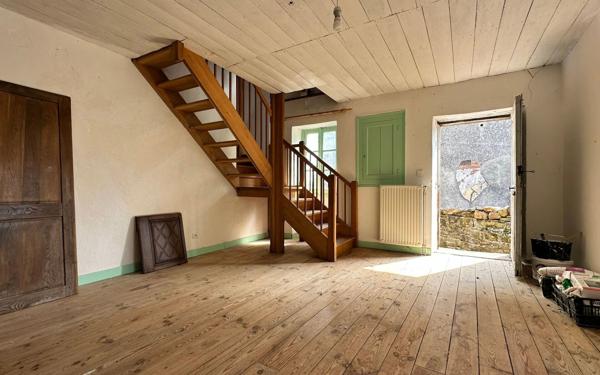 Maison à vendre    6 pièces •  Saint-Christophe-Vallon