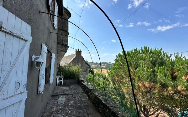 Maison à vendre    6 pièces •  Saint-Christophe-Vallon