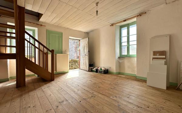 Maison à vendre    6 pièces •  Saint-Christophe-Vallon