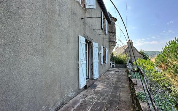 Maison à vendre    6 pièces •  Saint-Christophe-Vallon