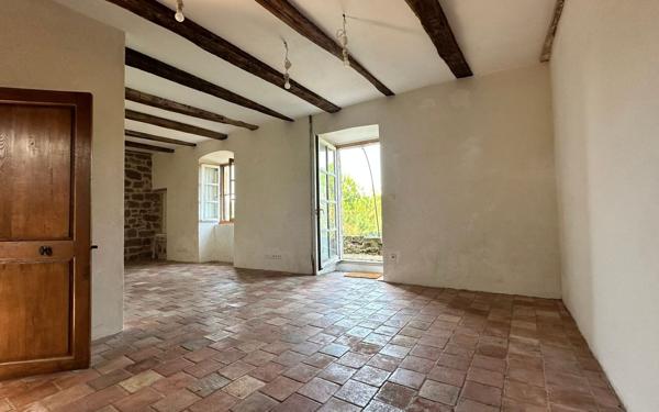 Maison à vendre    6 pièces •  Saint-Christophe-Vallon