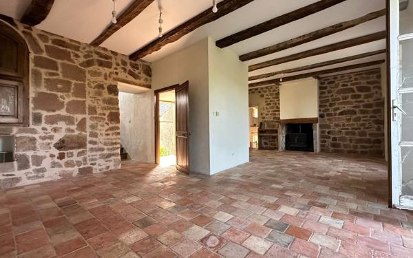 Maison à vendre    6 pièces •  Saint-Christophe-Vallon