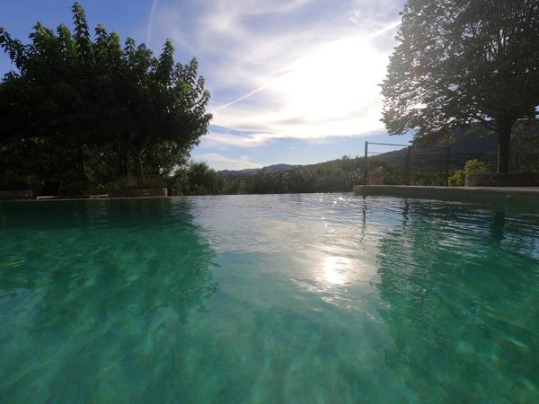 Lodève (34700) Magnifique maison contemporaine de 150 m² avec piscine à débordement et grand terrain de 10 800m² clos