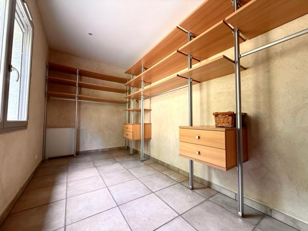 Lodève (34700) Magnifique maison contemporaine de 150 m² avec piscine à débordement et grand terrain de 10 800m² clos