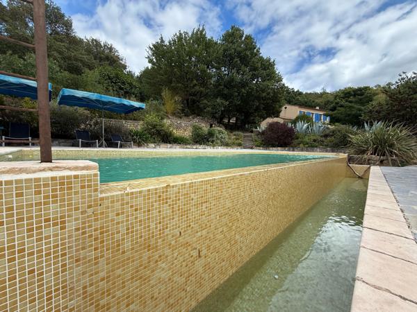 Lodève (34700) Magnifique maison contemporaine de 150 m² avec piscine à débordement et grand terrain de 10 800m² clos