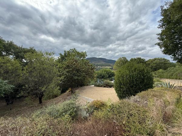 Lodève (34700) Magnifique maison contemporaine de 150 m² avec piscine à débordement et grand terrain de 10 800m² clos