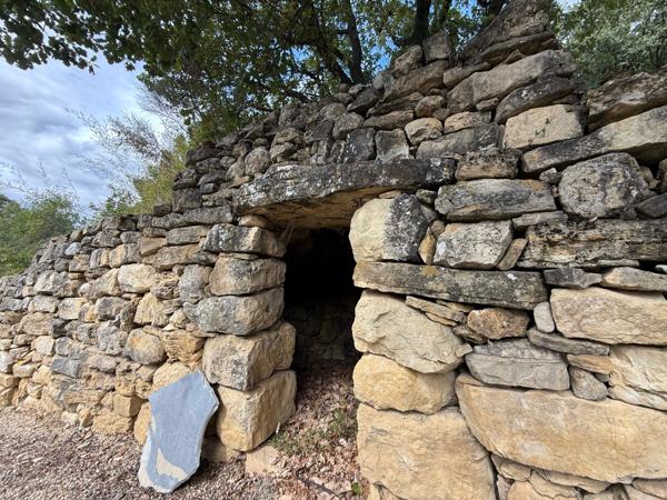 Lodève (34700) Magnifique maison contemporaine de 150 m² avec piscine à débordement et grand terrain de 10 800m² clos