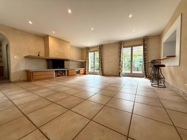 Lodève (34700) Magnifique maison contemporaine de 150 m² avec piscine à débordement et grand terrain de 10 800m² clos