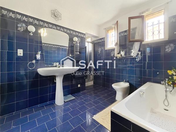 Maison familiale, quartier recherché La Crouzette, proche des plages et des commodités.