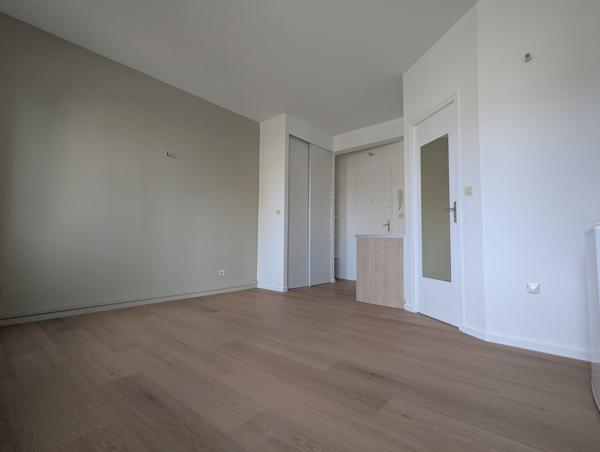 OFFRE DE RENTREE - studio 21 m2- Clermont Rabanesse - Clermont-Province