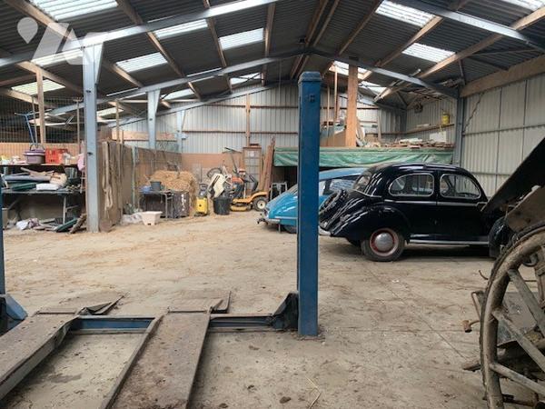 Propriété de caractère 
possibilité d'acquisition de terrains supplémentaires.
contactez l'Office.