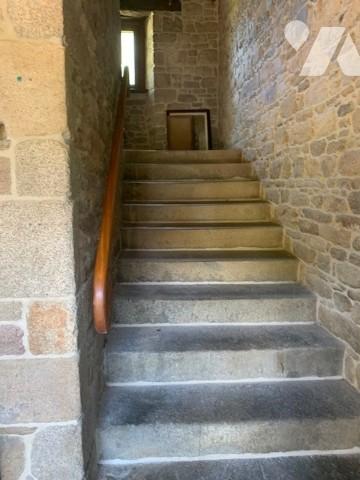 Propriété de caractère 
possibilité d'acquisition de terrains supplémentaires.
contactez l'Office.