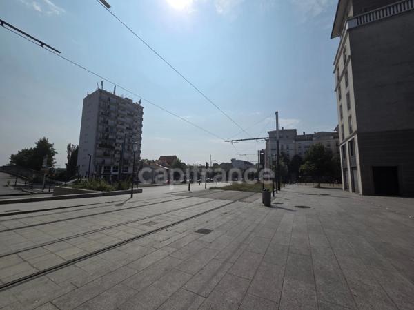 Charmant studio - Thiais, à 1 min à pied du tram, place de stationnement – Idéal investisseur, primo-accédant ou profession libérale