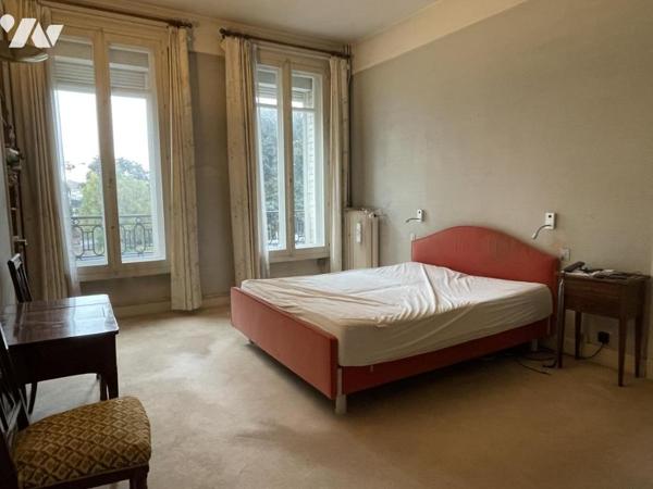 LA MADELEINE - Botanique/ Grand Boulevard - Appart. Ancien d'env. 140m² + possibilité garage