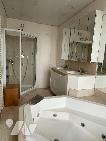 LA MADELEINE - Botanique/ Grand Boulevard - Appart. Ancien d'env. 140m² + possibilité garage