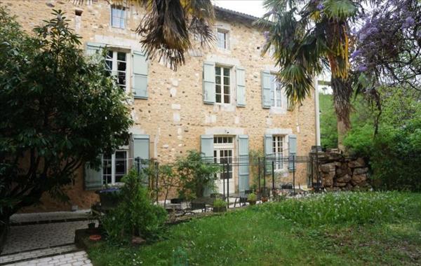 Maison à vendre |  Nontron |  8 pièces | 550 m²