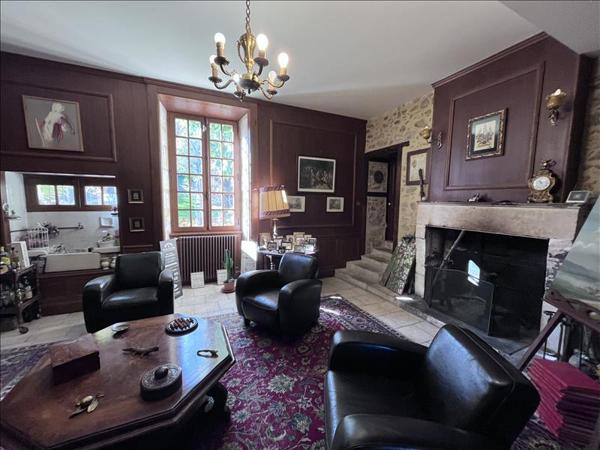 Maison à vendre |  Nontron |  8 pièces | 550 m²