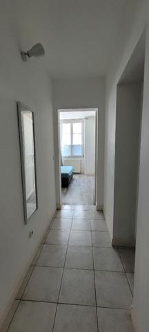 Appartement Saintes et local commercial 78m²
