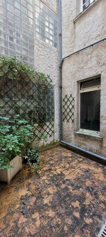 Appartement Saintes et local commercial 78m²