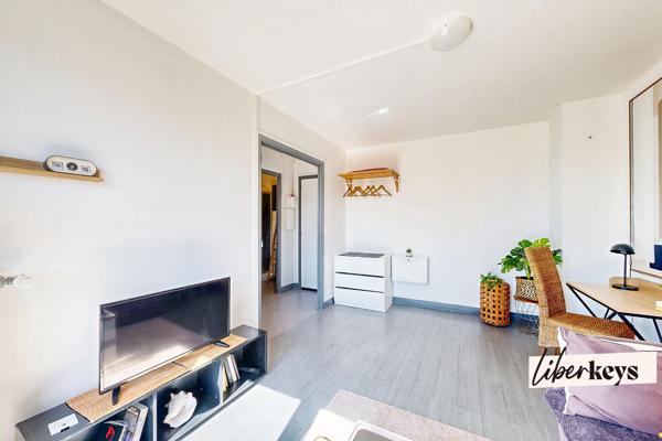 Un studio coup de cœur qui n'en a pas tout à fait l'esprit – 27,9 m² avec balcon et vue dégagée à Chelles