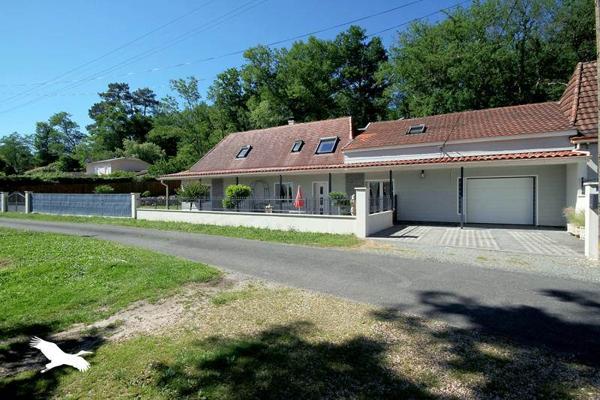 Maison à vendre 317 700 € Montpon-Ménestérol 6 p 188 m² DPE B