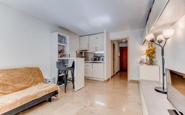 Appartement à vendre    1 pièce • 25 m2 Nice