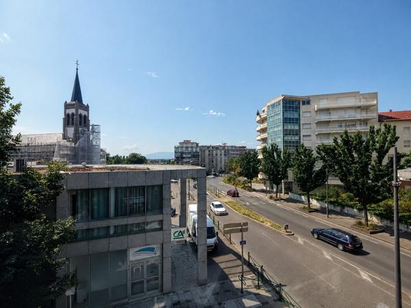 ANNEMASSE – Centre-ville – Grand T3 lumineux avec balcon et