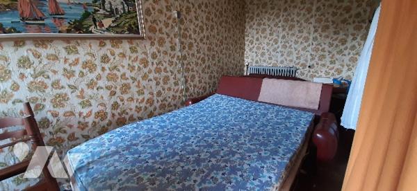 Rdc : véranda, cuisine, séjour, 2 ch, sdb, W.C
Grenier
Garage
Hangar
Cour et jardin